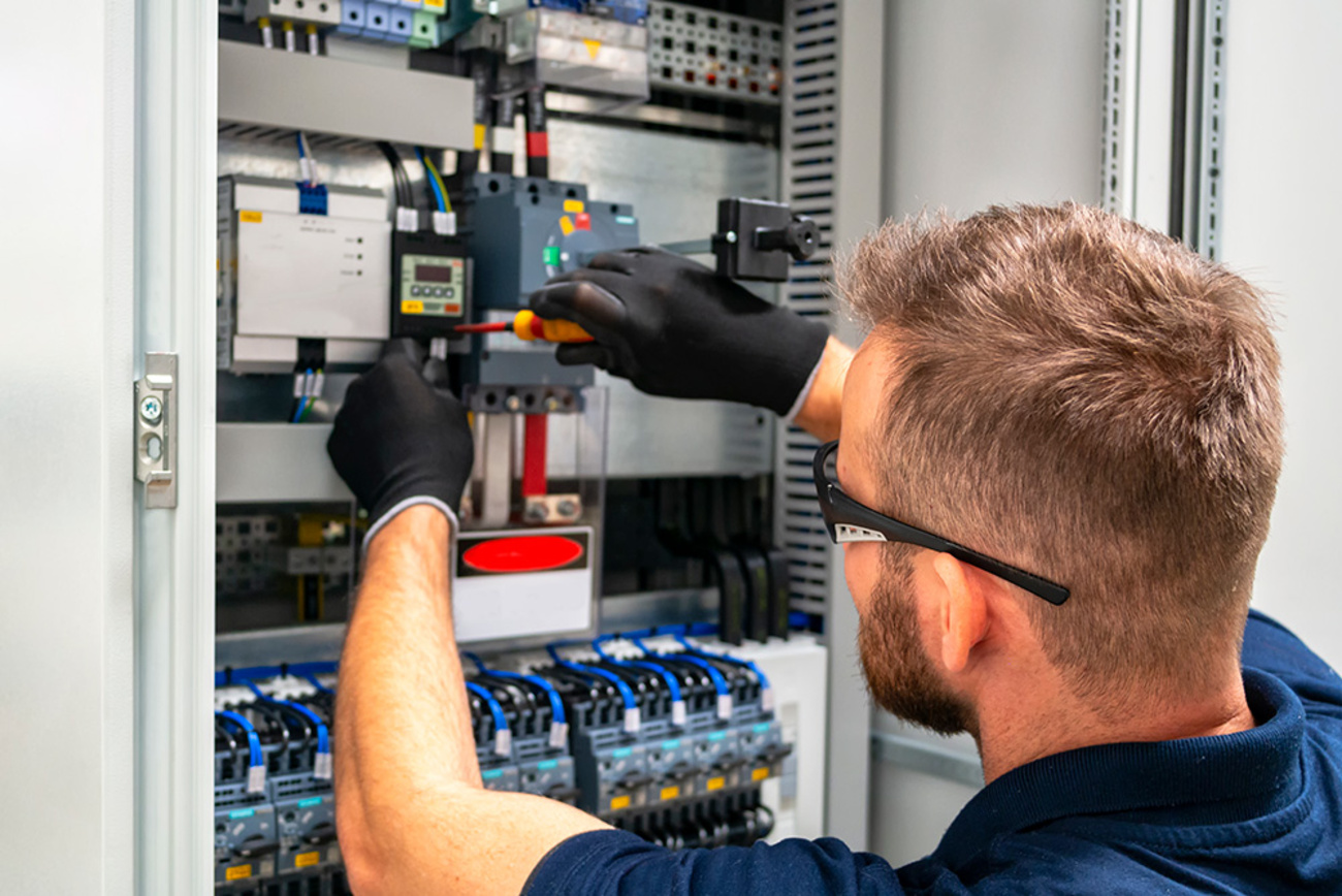 Nieder­spannungs­anlagen bei Gebäudeleittechnik Lehnin Udo Mosler GmbH & Co. KG in Kloster Lehnin